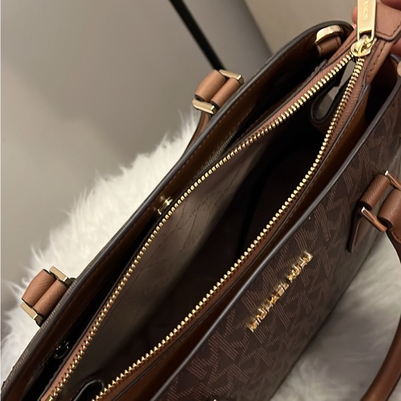 Michael Kors hand bag - Picture 3 of 3